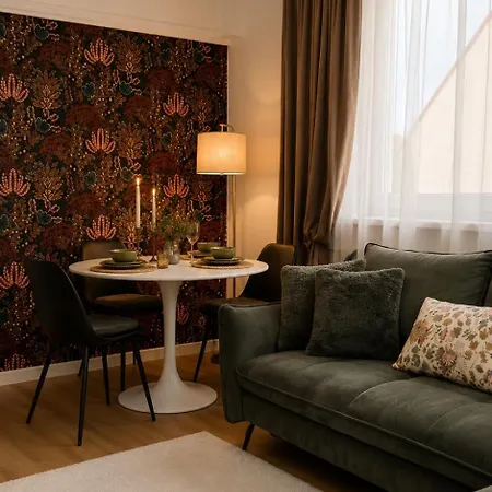 Zentrum Prime Location - Near Metro 24h Self Check-in, 65 Smart Tv